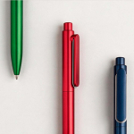 Pen van gerecycled plastic met versterkte clip en blauwe inkt
