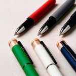Rollerpen van gerecycled aluminium en bamboe met blauwe inkt