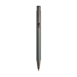 Metalen pen met glanzend gepolijste afwerking, clip en blauwe inkt kleur donkergrijs