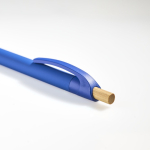 Gerecyclede aluminium pen met rubbercoating, clip en blauwe inkt kleur koningsblauw