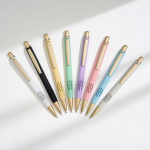 Aluminium pen met matgouden details, uitsparing en blauwe inkt kleur wit