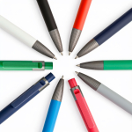 Aluminium balpen met rubbercoating, kunststof clip en blauwe inkt kleur wit