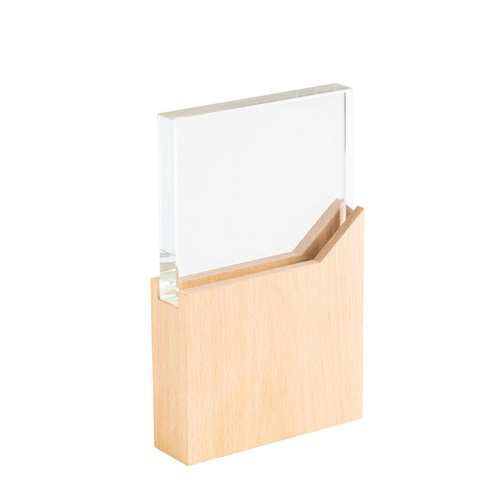 Glazen herdenkingsplaat of trofee op houten voet Commemorative