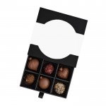Borstje pralines chocolaatjes in de vorm van een kerstbal kleur zwart tweede weergave