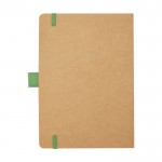 Notitieboekje van gerecycled papier met pennenhouder A5 gelinieerde vellen kleur groen tweede weergave achterkant