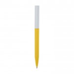 Gerecyclede plastic pen van verschillende kleuren met blauwe inkt kleur geel
