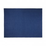 Gebreide deken van gerecycled polyester met label en lint kleur marineblauw tweede weergave voorkant