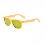 Kleurrijke zonnebril met bamboe pootjes en UV400 bescherming kleur geel  negende weergave