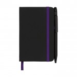 Notitieboekje met kleur en pen kleur paars vooraanzicht