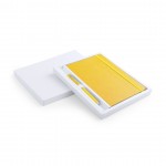 Set aan notitieboekje, pen en etui kleur geel