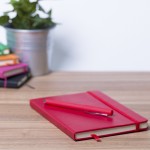 Set aan notitieboekje, pen en etui kleur rood eerste weergave