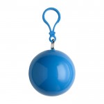 Kunststof poncho opgevouwen tot een ronde bal kleur lichtblauw eerste weergave