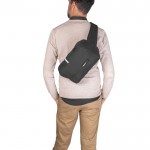 Gevoerde RPET-schoudertas met reflectoren en voorvak kleur zwart achtste weergave