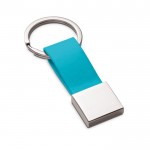 Mooie sleutelhanger met metalen detail kleur lichtblauw