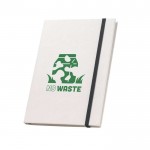 A5 Notitieboekje van gerecycled melkpak met elastiek kleur zwart afbeelding met logo