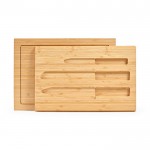 Bamboe snijplank met uitschuifbare lade en drie keukenmessen kleur naturel Derde vooraanzicht