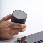 Draagbare luidspreker van gerecycled plastic met 300 mAh batterij kleur zwart Sfeerweegave