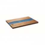 Snijplank bedrukken van acaciahout met blauw epoxyharsdetail kleur hout