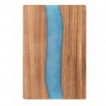 Snijplank bedrukken van acaciahout met blauw epoxyharsdetail kleur hout vierde weergave