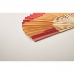 Bamboe waaier met design van verschillende Europese vlaggen kleur rood foto bekijken zesde weergave
