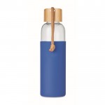 Glazen fles met bamboe stop en handvat kleur koningsblauw vijfde weergave