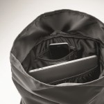 Rugzak met rolsluiting en RPET polyester gevoerde rugleuning kleur zwart foto weergave