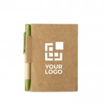 Dit notitieboek met logo komt met pen weergave met jouw bedrukking