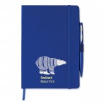 Promotie notitieboekje met pen kleur blauw vierde weergave met logo