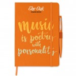 Promotie notitieboekje met pen kleur oranje vierde weergave met logo
