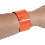 Een armband om gezien te worden kleur oranje vierde weergave