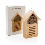 Klein, houten bijenhotel met logo kleur hout weergave met doos