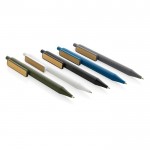 Gekleurde pennen met opdruk en bamboe clip kleur wit weergave algemeen