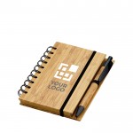 A6 notitieboekje van bamboe kaft met pen weergave met jouw bedrukking