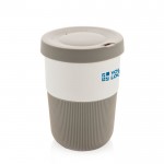Witte PLA herbruikbare koffiebeker weergave met jouw bedrukking