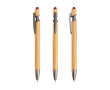 Bamboe pen met touch-tip en metalen details, blauwe inkt kleur rood