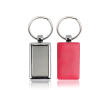 Rechthoekige sleutelhanger met gekleurd plastic en metalen ring kleur rood