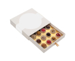 Doos met 16 truffels gevuld met diverse smaken kleur wit