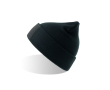 Dubbelgelaagde muts van gerecycled polyester met patch kleur marineblauw