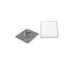 Vierkante metalen pin met bolle afwerking en stevige sluiting kleur zilver