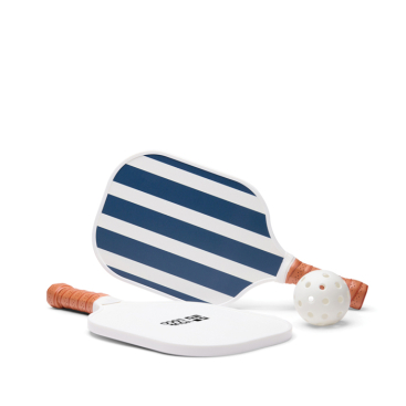 Pickleballset met houten rackets en bal om te spelen