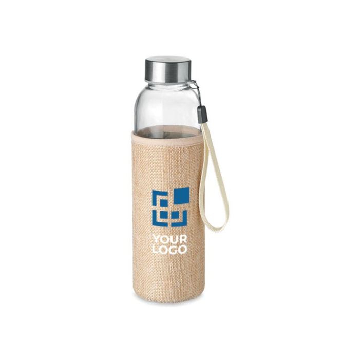 Glazen waterfles met logo in jute hoesje weergave met jouw bedrukking