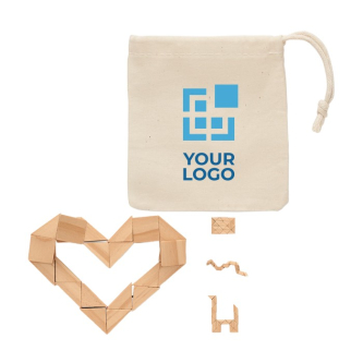 Houten puzzels in bedrukte tasjes