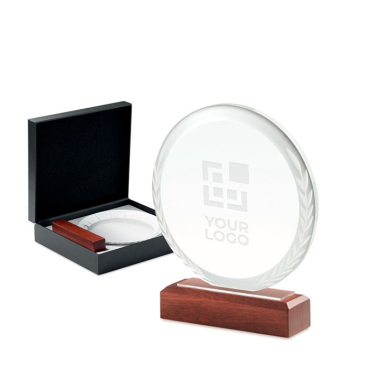Ronde glazen trofee met houten voet