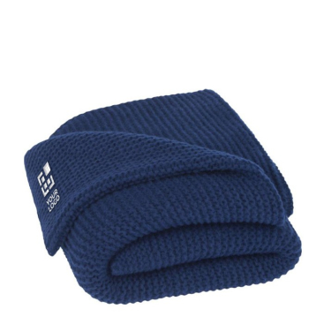 Gebreide deken van gerecycled polyester met label en lint