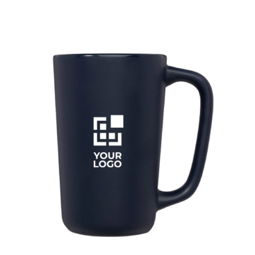 Grote keramische mok met een matte afwerking