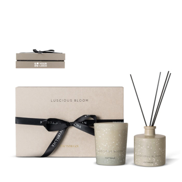 Geschenkset met kaars en diffuser met bloemige geur Victorian met jouw bedrukking