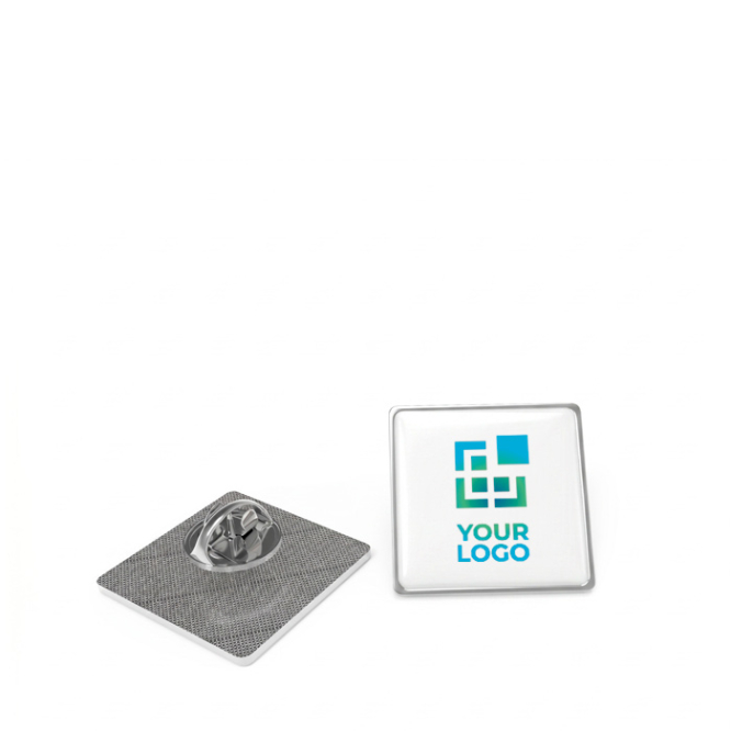 Vierkante metalen pin met bolle afwerking en stevige sluiting