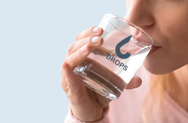 Glas met logo